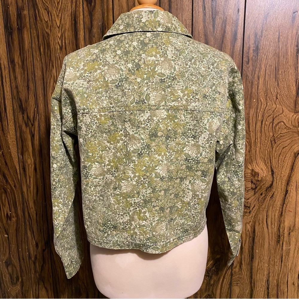 Wild Fable Green Floral Cropped Canvas Surplus Shacket - Picture 5 of 7